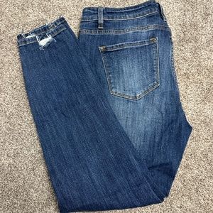 Distressed skinny jeans